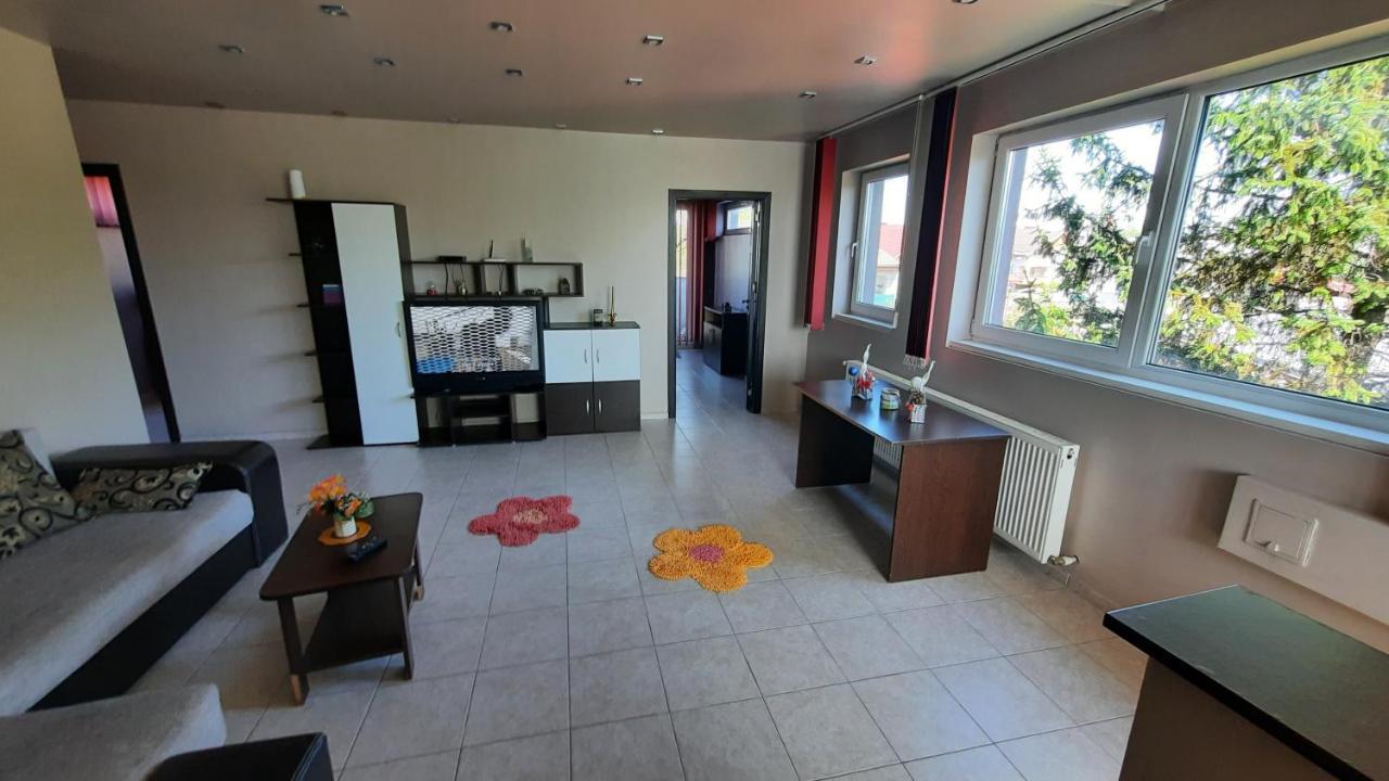 Spacious, Modern Condo In New Villa - Sleeps 6 Bucharest Exterior photo
