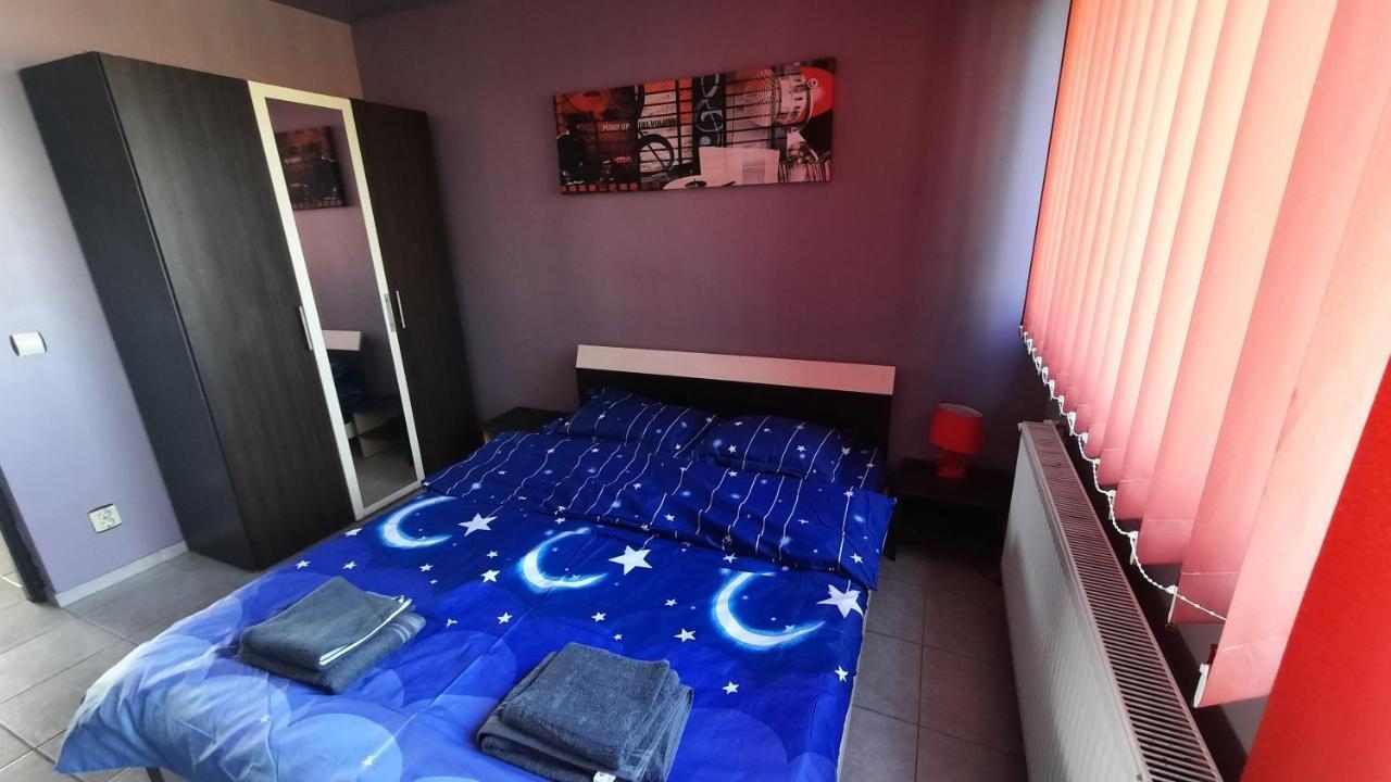 Spacious, Modern Condo In New Villa - Sleeps 6 Bucharest Exterior photo